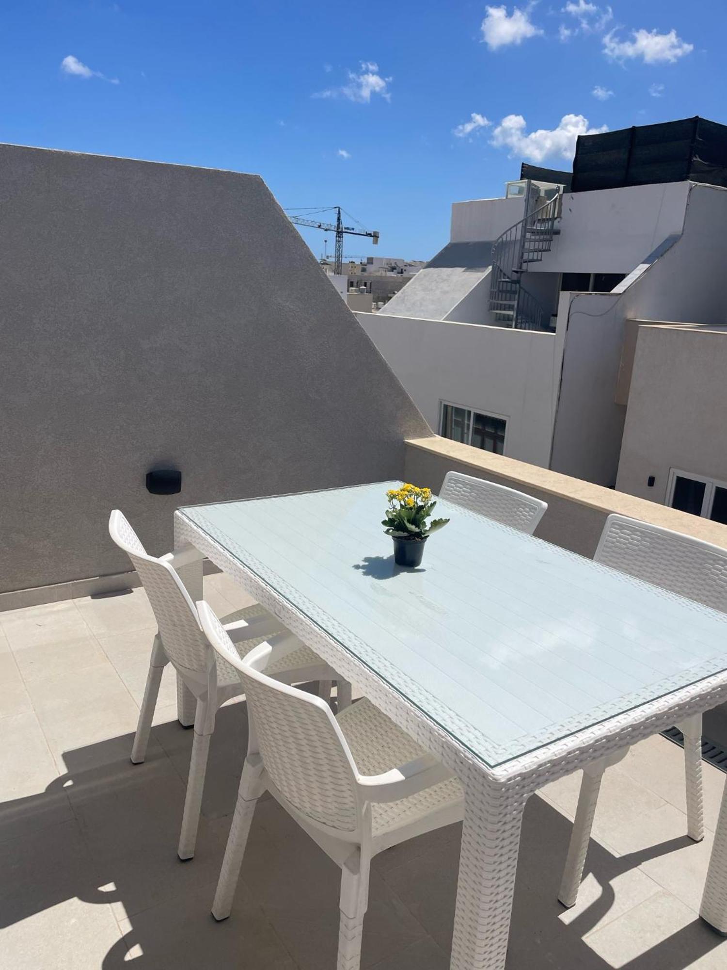 Three Bedroom Penthouse San Gwann Экстерьер фото